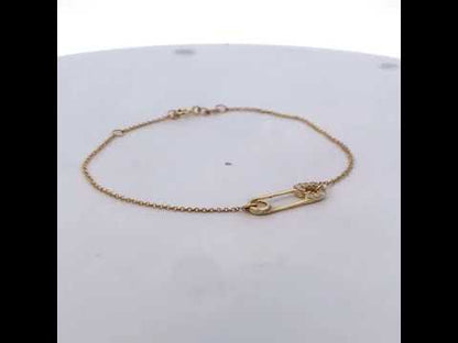 Rotating video showing the jewelry item