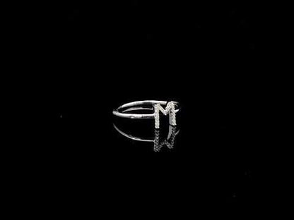 Rotating video showing the jewelry item