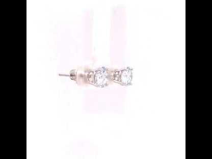 Rotating video showing the jewelry item
