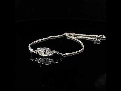 Rotating video showing the jewelry item