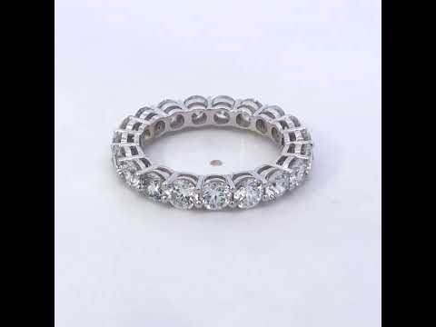 Rotating video showing the jewelry item