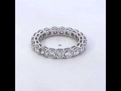 Rotating video showing the jewelry item