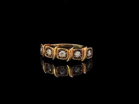 Rotating video showing the jewelry item