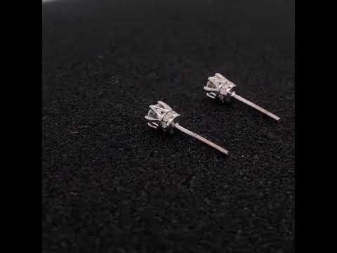 Rotating video showing the jewelry item