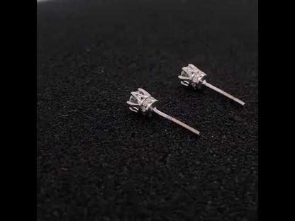 Rotating video showing the jewelry item