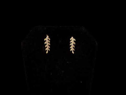Rotating video showing the jewelry item