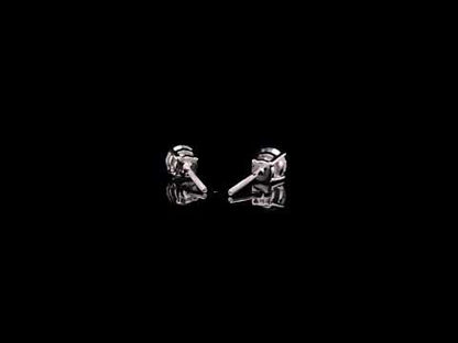 Rotating video showing the jewelry item