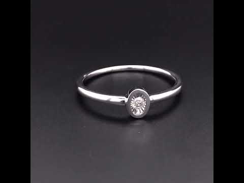 Rotating video showing the jewelry item