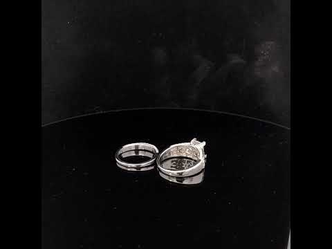 Rotating video showing the jewelry item