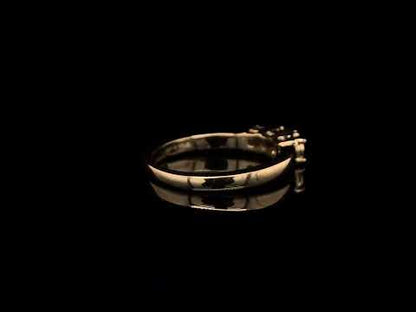 Rotating video showing the jewelry item