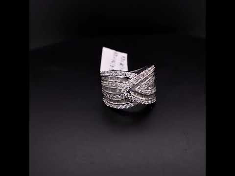 Rotating video showing the jewelry item