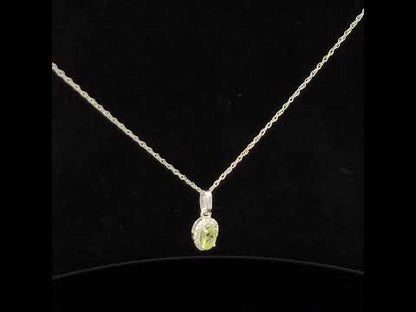 Rotating video showing the jewelry item