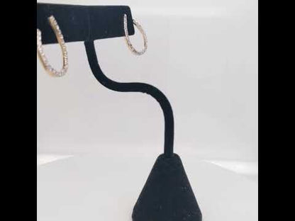 Rotating video showing the jewelry item