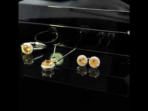 Rotating video showing the jewelry item