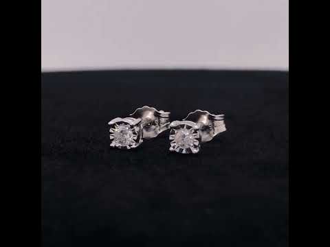 Rotating video showing the jewelry item