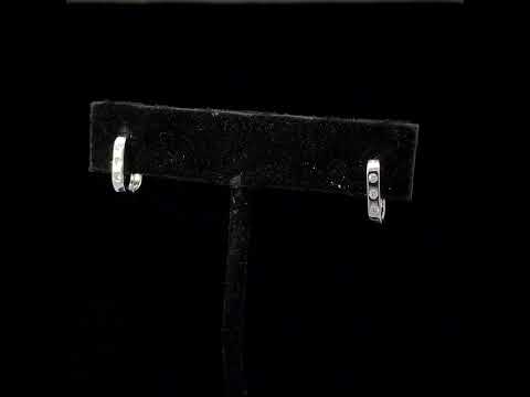 Rotating video showing the jewelry item