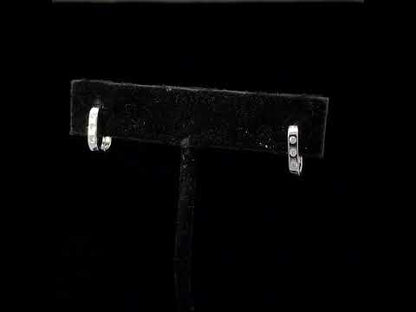 Rotating video showing the jewelry item