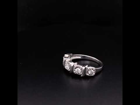 Rotating video showing the jewelry item