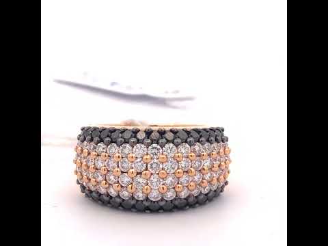 Rotating video showing the jewelry item
