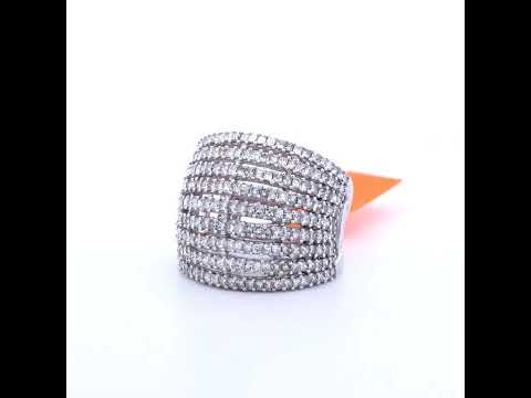 Rotating video showing the jewelry item