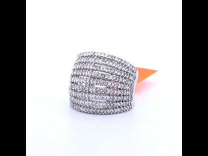 Rotating video showing the jewelry item