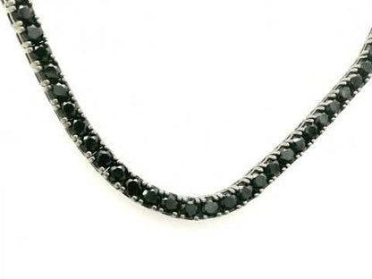 Rotating video showing the jewelry item
