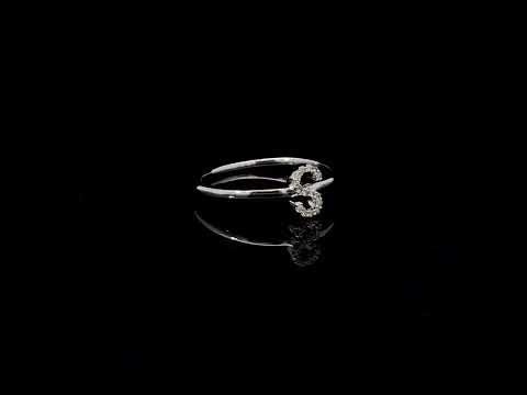 Rotating video showing the jewelry item