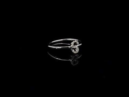 Rotating video showing the jewelry item