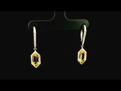 Rotating video showing the jewelry item
