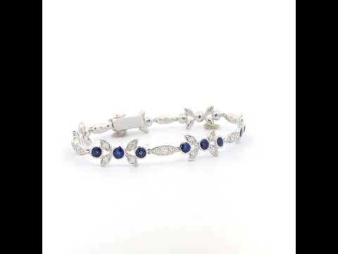 Rotating video showing the jewelry item