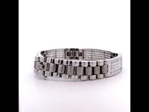 Rotating video showing the jewelry item