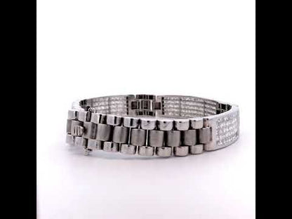 Rotating video showing the jewelry item