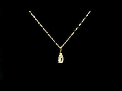 Rotating video showing the jewelry item