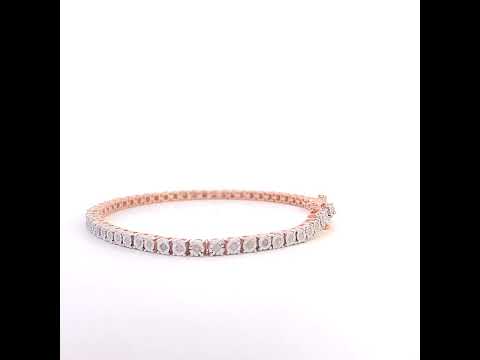 Rotating video showing the jewelry item