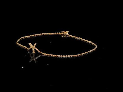 Rotating video showing the jewelry item
