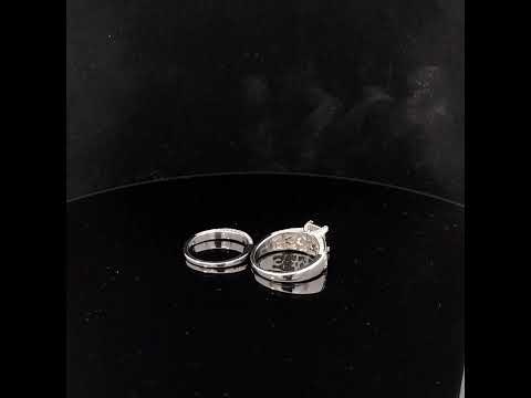 Rotating video showing the jewelry item