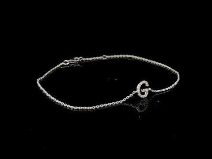 Rotating video showing the jewelry item
