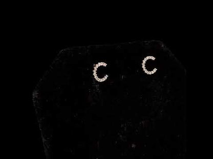 Rotating video showing the jewelry item