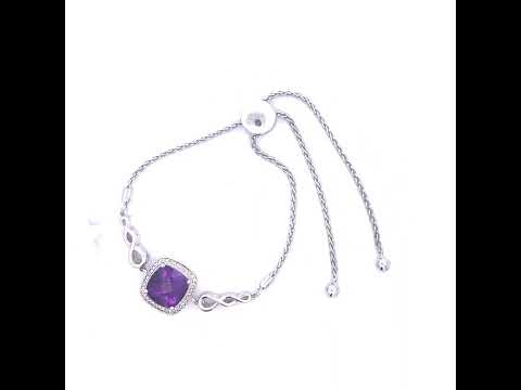 Rotating video showing the jewelry item