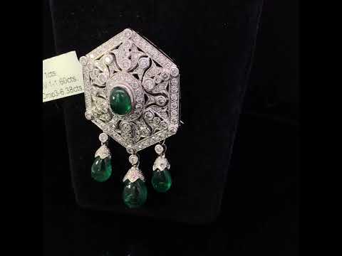 Rotating video showing the jewelry item