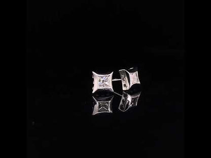 Rotating video showing the jewelry item