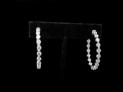 Rotating video showing the jewelry item