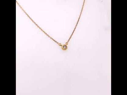 Rotating video showing the jewelry item