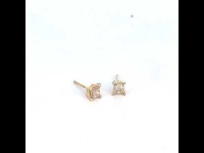 Rotating video showing the jewelry item