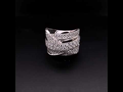 Rotating video showing the jewelry item