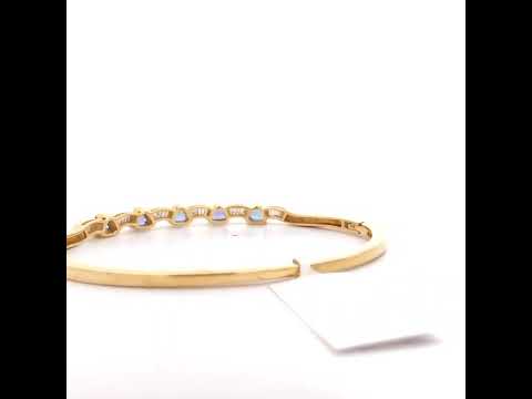 Rotating video showing the jewelry item