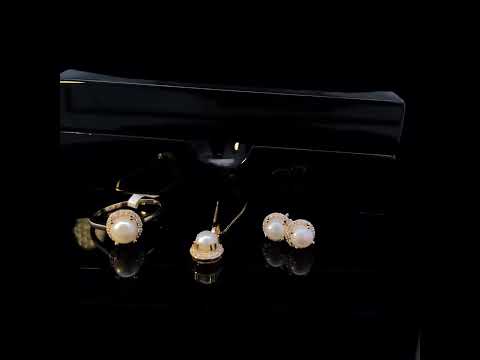 Rotating video showing the jewelry item