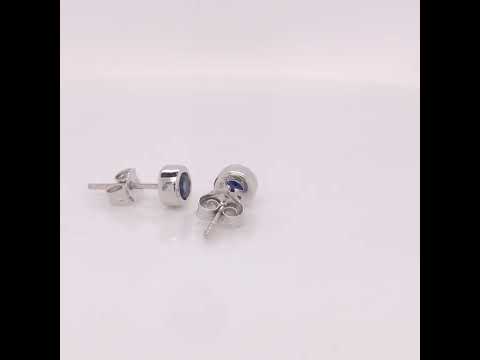 Rotating video showing the jewelry item