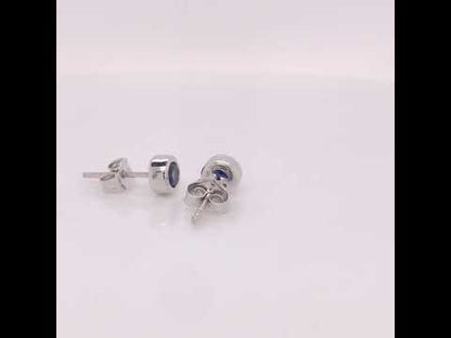 Rotating video showing the jewelry item