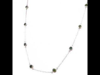 Rotating video showing the jewelry item